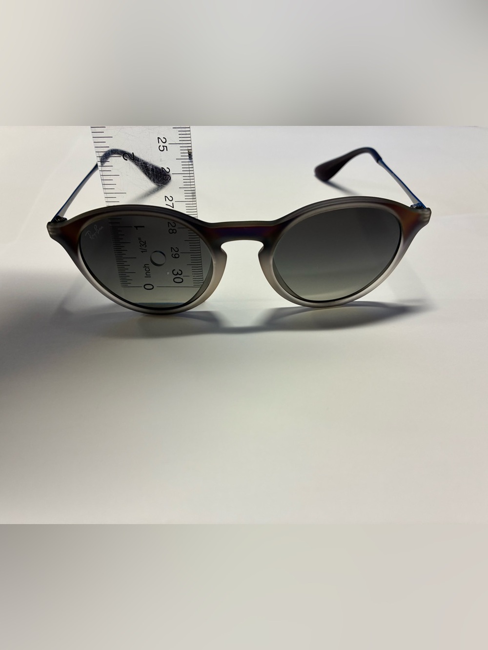 Ray-Ban Round Sunglasses Gray Frames with Dark Lenses - Picture 4 of 16